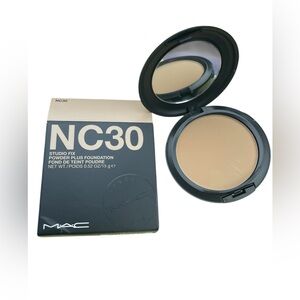 MAC NC30 studio Fix Powder Foundation New In Box